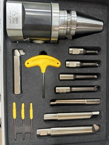 {{photo.Alt || photo.Description || 'Чистовая расточная система BT40-NBH2084(8PCS) в кейсе'}}